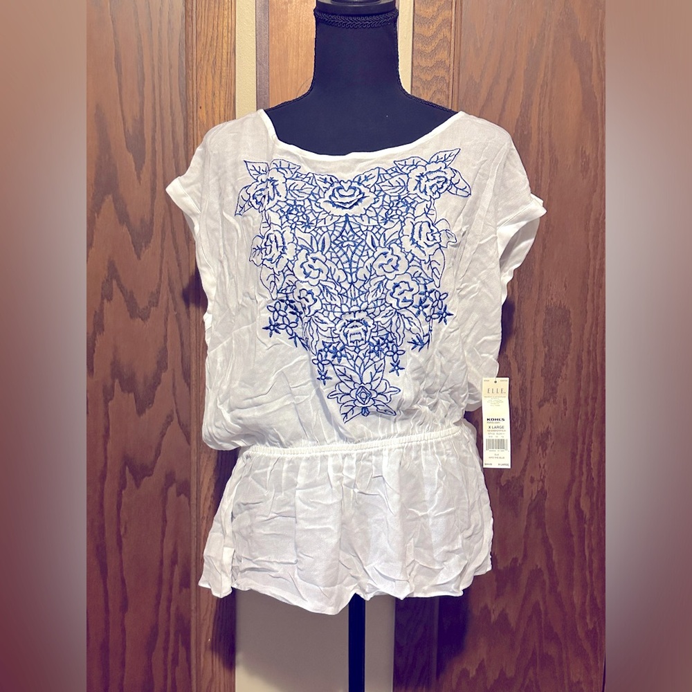 NWT Elle Boho Embroidered Top